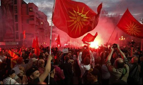 ŠTA JE SAD OVO?! Makedonija donosi novi Ustav i u njemu PONOVO PRIZNAJE KOSOVO!